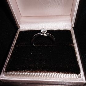 【アイプリモ(I-PRIMO)の口コミ】 指輪言葉もロマンチックで、婚約指輪にはピッタリで、ダイヤモンドが世界…