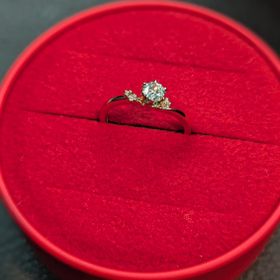 【AFFLUX(アフラックス)】の口コミ ザ、みたいなデザインよりは遊び心のあるデザインを求めて探していました。...