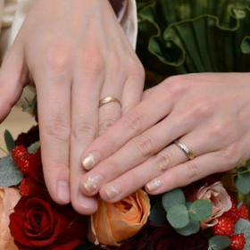 【LAPAGE(ラパージュ)の口コミ】 デザインは流線形で探していて、プラチナにするかゴールドにするか迷って…