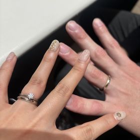 【アイプリモ(I-PRIMO)の口コミ】 初めは婚約指輪と同じブランドで購入しようと思いましたが、同じようなデ…