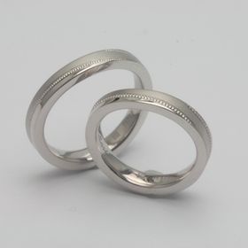 【TANZO.(鍛造指輪)の口コミ】 夫が選んでくれた婚約指輪と重ね付けができるように、婚約指輪に合わせた…