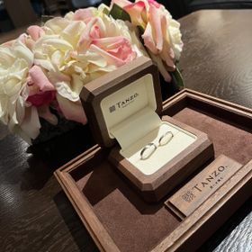 【TANZO.(鍛造指輪)の口コミ】 デザイン、マテリアルなど沢山の中から自分の好みのものを選べました。婚…
