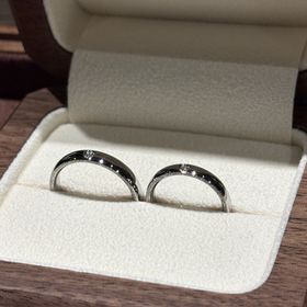 【TANZO.(鍛造指輪)の口コミ】 平甲丸ストレートを基調としたシンプルながらも側面にスターダスト加工を…