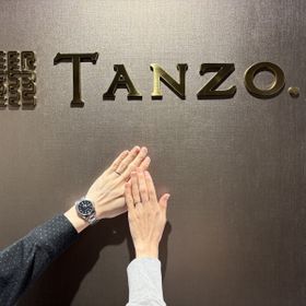 【TANZO.(鍛造指輪)の口コミ】 鍛造製法による耐久性、お揃いのミル打ちデザイン、男性側は仕事場でも着…