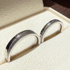 【TANZO.(鍛造指輪)の口コミ】 2種類のデザインとデザインの境目をミル打ちにしたのが大正解！
つける向…