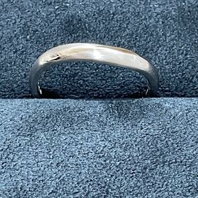 【出雲結(いずもゆい)の口コミ】 指輪の着け心地が良いです　　　　　　　　　　　　　
プラチナの部分をマ…