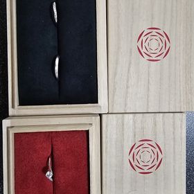 【出雲結(いずもゆい)の口コミ】 夫の指輪のデザインはスタイリッシュで洗練されたもので、つや消しを行っ…