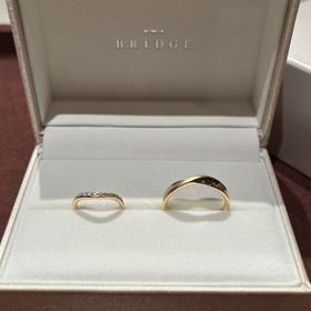 【BRIDGE(ブリッジ)】の口コミ 形がウェーブになっていて、指が細く綺麗に見えます。
そして、デザインも...