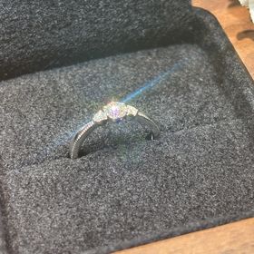 【TANZO.(鍛造指輪)の口コミ】 ありそうでなかった、けれども王道なデザインにしたい、、！
中央のダイヤ…