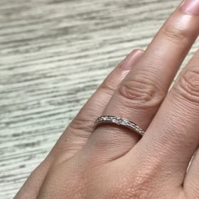 【TRECENTI(トレセンテ)の口コミ】 ハーフエタニティで探していましたが、真ん中に大きいダイヤが入っている…