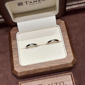 【TANZO.(鍛造指輪)の口コミ】 ダイヤモンドの反対側にスターダストを入れて両面で使えるリバシーブルに…