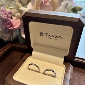 【TANZO.(鍛造指輪)の口コミ】 表面に斜めに艶消し加工が入っておりシンプルな中にも遊び心があるデザイ…