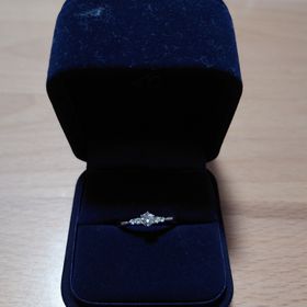 【4℃ BRIDAL(ヨンドシーブライダル)の口コミ】 ギラギラした輝きではなく、落ち着いた輝きが気に入っています。つけ心地…