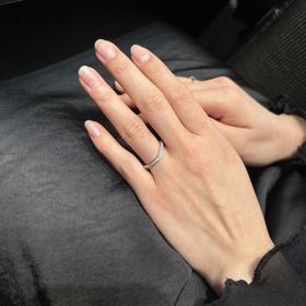 【ラザール ダイヤモンド(LAZARE DIAMOND)の口コミ】 虹色に輝くダイアモンドが贅沢にあしらわれたハーフエタニティです。くび…