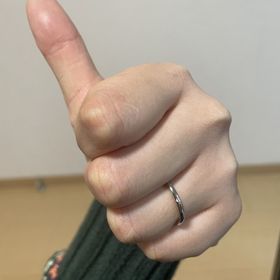 【アイプリモ(I-PRIMO)の口コミ】 シンプルでつけやすいです。
内側に入れた刻印とダイヤがおきにいりです。…