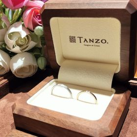 【TANZO.(鍛造指輪)の口コミ】 ミルのデザインに引かれてこちらを選びました。
ベースのデザインが同じで…