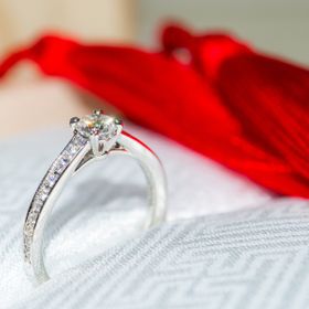 【TOMOE(トモエ)の口コミ】 シンプルでありながらさりげなくゴージャス感もあり、非常に満足していま…