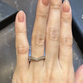 【ショーメ(CHAUMET)の口コミ】 ハーフエタニティで、かつ柔らかなデザインのものを探しており見つけまし…