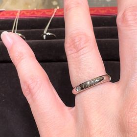 【カルティエ(Cartier)の口コミ】 一粒ダイヤで華やかさとエレガントさがありつつも、Cartierの文字が入って…