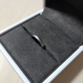 【One&Only(ワンアンドオンリー)の口コミ】 ツルツルの素材だと傷が目立つので、最初からボコボコとなっている槌目の…