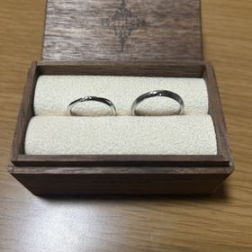 【PORTADA(ポルターダ)の口コミ】 指輪のデザインはシンプルさの中にもウェーブがいい具合にかかっているの…