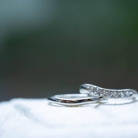 【MIKIMOTO(ミキモト)の口コミ】 指に沿うように、緩やかに曲線を描いており、柔らかな印象を受けます。ダ…