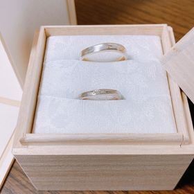 【杢目金屋(もくめがねや)の口コミ】 表面の木目や、内側ゴールドの種類.色など、デザインの幅も有り、世界に一…