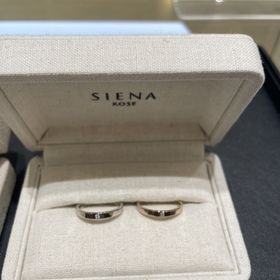 【SIENAROSE(シエナロゼ)の口コミ】 普段使いのできるシンプルなデザインの指輪を求めていたところ、シンプル…