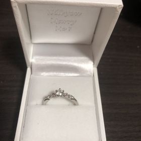 【LEGAN(レガン)の口コミ】 ダイヤモンドの横にピンクダイヤモンドが２つあり、色の濃さを相談しなが…