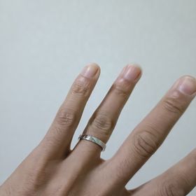 【ichi(イチ)の口コミ】 指輪を動かすとガラッと印象が変わるところが気に入っています。フォーマ…