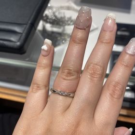 【エクセルコダイヤモンド(EXELCO DIAMOND)の口コミ】 指輪のデザインに惹かれ購入しました。繊細なミル打ちとセンターのゴージ…