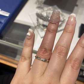 【銀座ダイヤモンドシライシの口コミ】 結婚指輪を選んだ決め手は、デザインの美しさと着け心地の良さでした。シ…