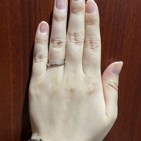 【エクセルコダイヤモンド(EXELCO DIAMOND)の口コミ】 捻れているデザインをとても気に入りました。普段からつけることができる…