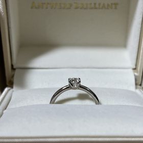 【ANTWERP BRILLIANT(アントワープブリリアント)】の口コミ シンプルで上品なデザインに惹かれて購入しました。ダイヤモンドの輝きがと...