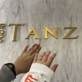 【TANZO.(鍛造指輪)の口コミ】 平打ちの素材に、面取りとヘアライン加工をしていただきました。
シンプル…