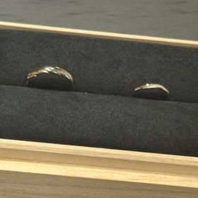 【出雲結(いずもゆい)の口コミ】 シンプルかつオリジナリティ溢れる指輪で、自分自身一生大切にできる指輪…