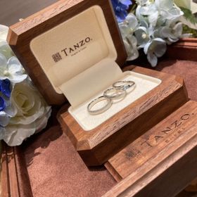 【TANZO.(鍛造指輪)の口コミ】 シンプルな形でも、面はTANZOさんオリジナルのマット加工（アイスマット加…