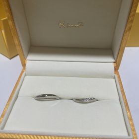 【ケイウノ ブライダル(K.UNO BRIDAL)の口コミ】 ウェーブラインの指輪で指が綺麗に見えます。新郎は毎日指輪を着用予定な…