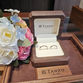 【TANZO.(鍛造指輪)の口コミ】 6面に見えるようにし、そのうち3面にはTANZOさんの特徴であるスターダスト…