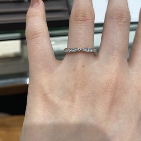 【ラザール ダイヤモンド(LAZARE DIAMOND)の口コミ】 世界三代カッターズブランドだけあり輝きが他店と違いました。どの角度か…