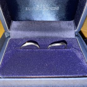 【銀座ダイヤモンドシライシの口コミ】 私は他の女性より指が太めなので、少しでも細く見せたいと思い、ストレー…