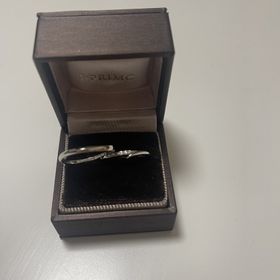 【アイプリモ(I-PRIMO)の口コミ】 シンプルなデザインの中にも女性用結婚指輪はダイヤモンドの輝きぐあり、…