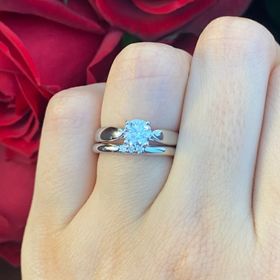 【ティファニー(Tiffany & Co.)の口コミ】 シンプルですが、３つのダイアの輝きがとても綺麗です。他のブランドで同…