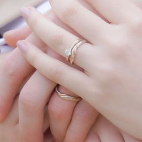 【ひなの口コミ】 ピンクゴールドが入っていて、和テイストな可愛いデザインです。
真ん中に…