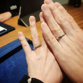 【4℃ BRIDAL(ヨンドシーブライダル)の口コミ】 ゴールドとピンクゴールドを合わせたもの・捻りのデザイン・新婦のみ小さ…