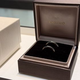 【アイプリモ(I-PRIMO)の口コミ】 手が大きめなので、幅のあるリングを探していました。この指輪は幅があり…