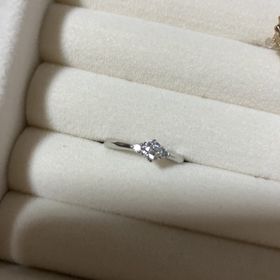 【ラザール ダイヤモンド(LAZARE DIAMOND)の口コミ】 指輪の決め手はデザインです。数店舗回って決めました。
可愛くて素敵で魅…