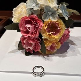 【TANZO.(鍛造指輪)の口コミ】 2人の出会った時期のサクラをオリジナルで入れられて2人だけの指輪ができ…