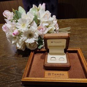 【TANZO.(鍛造指輪)の口コミ】 パートナーの指輪とのお揃い感を出すための段差加工がこだわりポイントの…