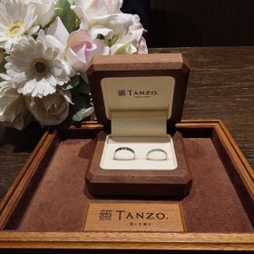 【TANZO.(鍛造指輪)の口コミ】 指輪選びを始めたときからあこがれていたハーフエタニティにしました。キ…